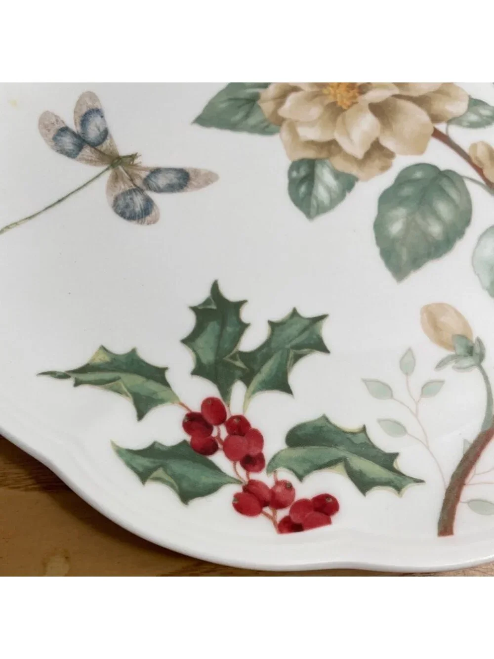 Lenox Butterfly Meadow Holiday Dragonfly Plate 9 inch Christmas Ladybug Holly
